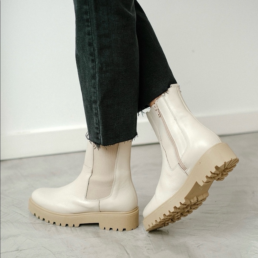 NEW Leather Chelsea Boots Cream Made in Spain Sz 39